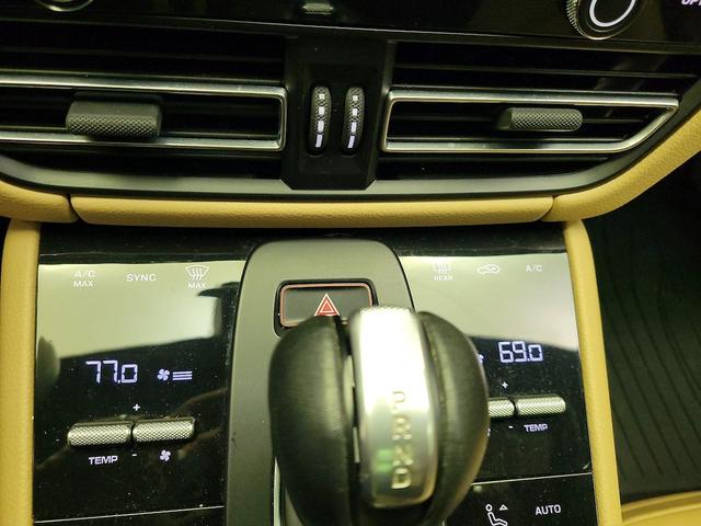 Photo of 2022 White Porsche Macan
