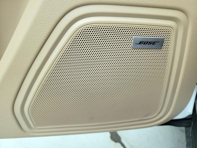Photo of 2022 White Porsche Macan