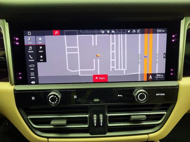 Photo of 2022 White Porsche Macan