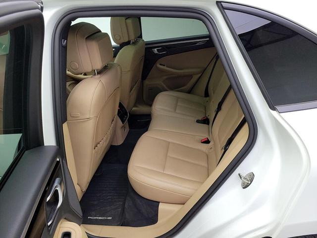 Photo of 2022 White Porsche Macan