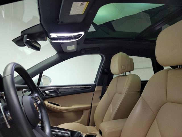 Photo of 2022 White Porsche Macan