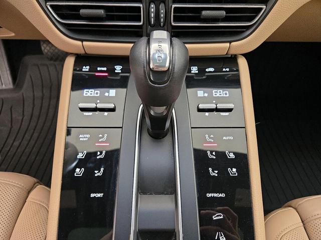 Photo of 2022 Silver Porsche Macan