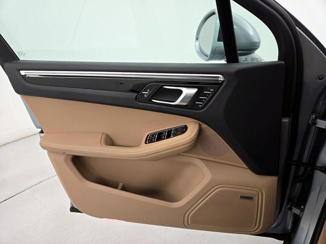 Photo of 2022 Silver Porsche Macan