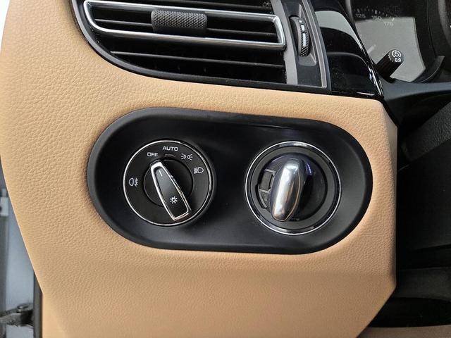Photo of 2022 Silver Porsche Macan