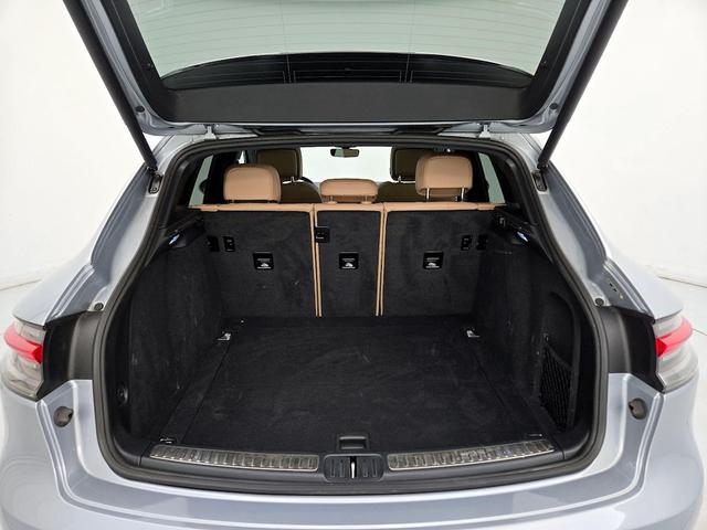 Photo of 2022 Silver Porsche Macan