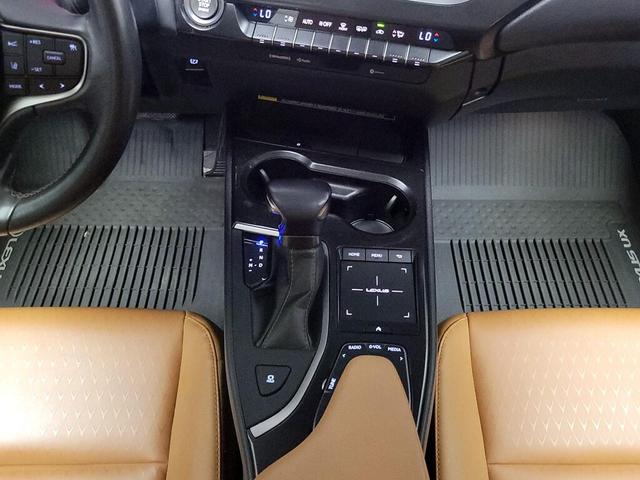 Photo of 2021 White Lexus UX 200