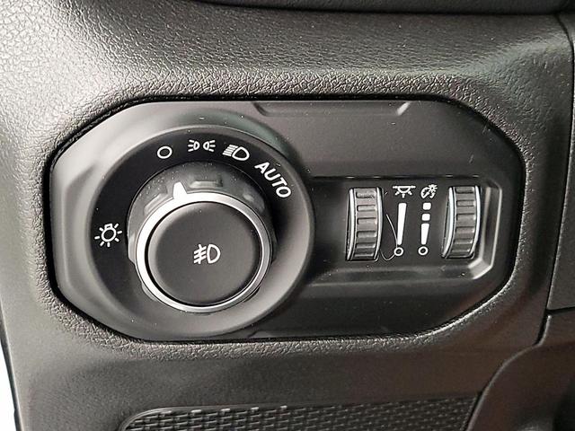 Photo of 2021 White Jeep Wrangler