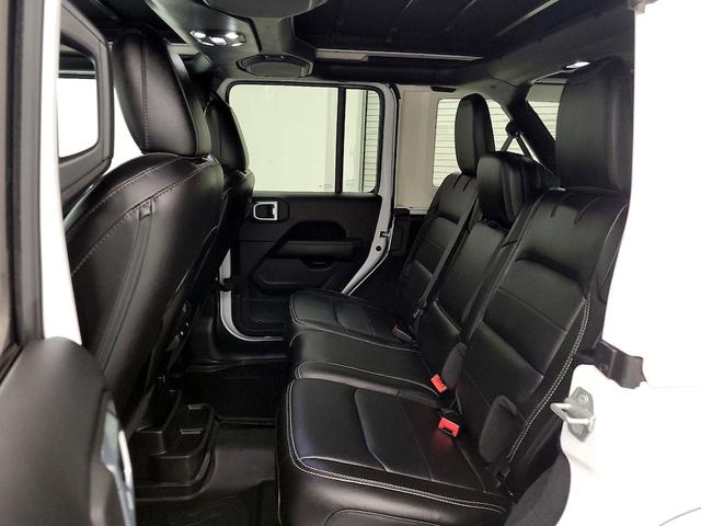 Photo of 2021 White Jeep Wrangler