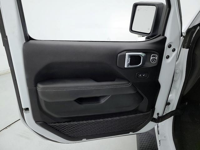 Photo of 2021 White Jeep Wrangler