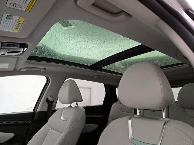 Photo of 2023 Silver Hyundai TUCSON Hybrid