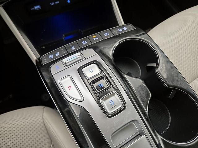 Photo of 2023 Silver Hyundai TUCSON Hybrid