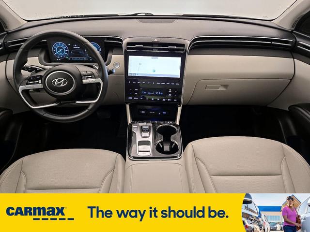 Photo of 2023 Silver Hyundai TUCSON Hybrid