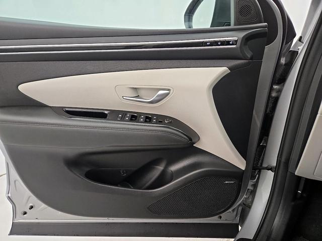 Photo of 2023 Silver Hyundai TUCSON Hybrid