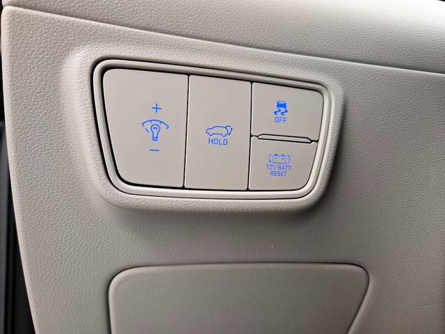 Photo of 2023 Silver Hyundai TUCSON Hybrid