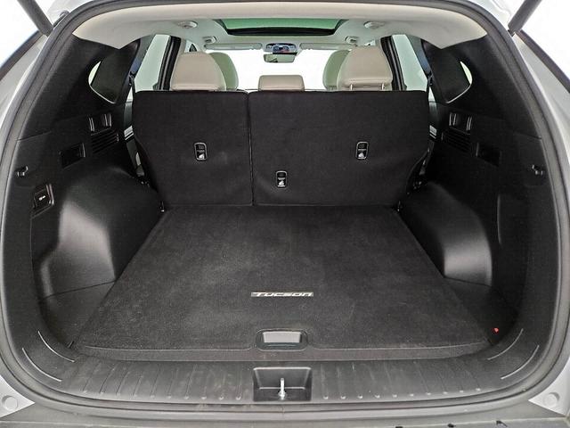 Photo of 2023 Silver Hyundai TUCSON Hybrid