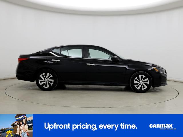 Photo of 2024 Black Nissan Altima