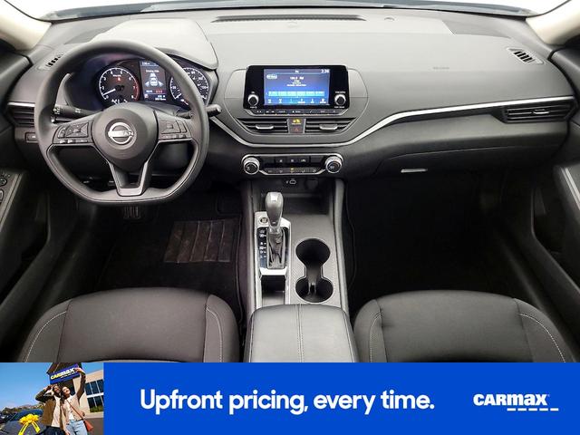Photo of 2024 Black Nissan Altima