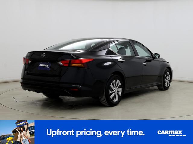 Photo of 2024 Black Nissan Altima