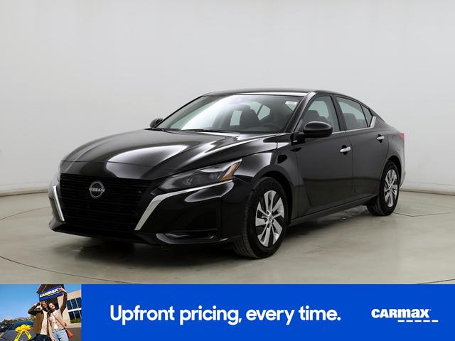 Photo of 2024 Black Nissan Altima