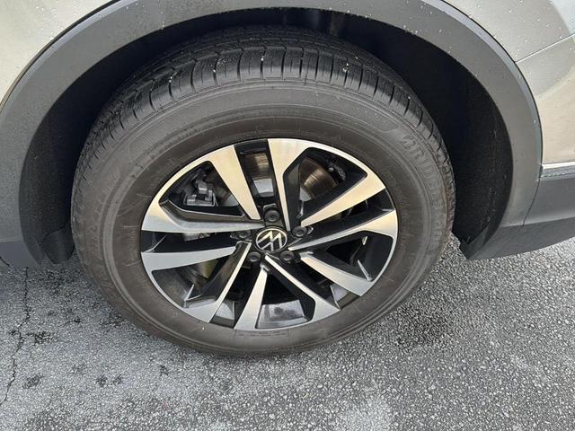 Photo of 2024 Pyrite Silver Metallic Volkswagen Tiguan
