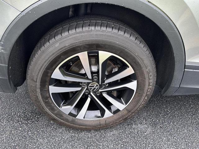 Photo of 2024 Pyrite Silver Metallic Volkswagen Tiguan
