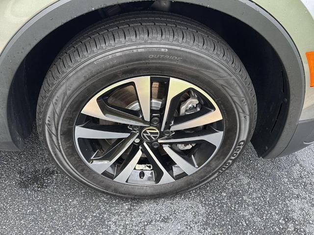 Photo of 2024 Pyrite Silver Metallic Volkswagen Tiguan