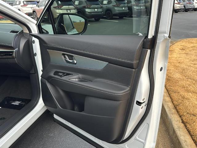 Photo of 2025 Everest White P Nissan Murano