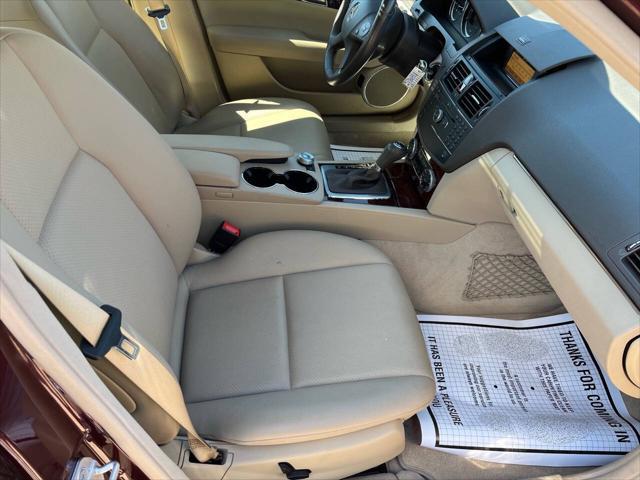 Photo of 2009 Burgundy Mercedes-Benz C-Class