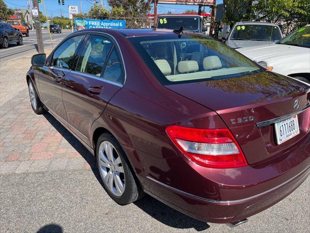 Photo of 2009 Burgundy Mercedes-Benz C-Class