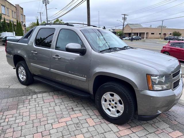 Photo of 2008 Graystone Metallic Chevrolet Avalanche