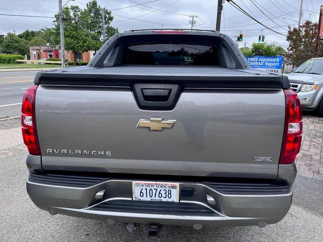 Photo of 2008 Graystone Metallic Chevrolet Avalanche