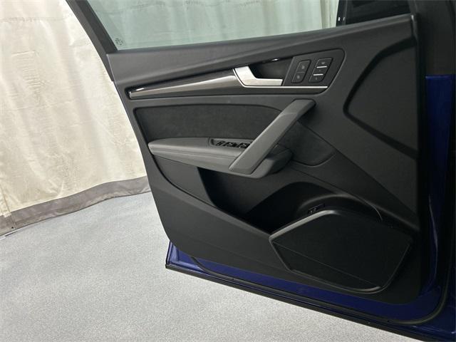 Photo of 2022 Blue Metallic Audi SQ5