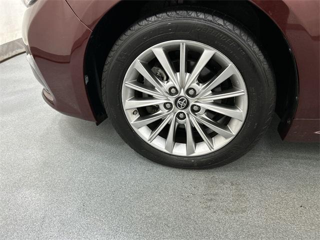 Photo of 2018 Sizzling Crimson Mica Toyota Avalon Hybrid