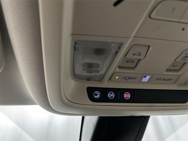 Photo of 2023 Crystal White Tricoat Cadillac XT6