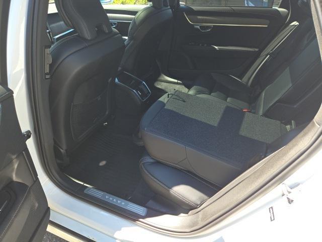Photo of 2022 Crystal White Metallic Volvo S90