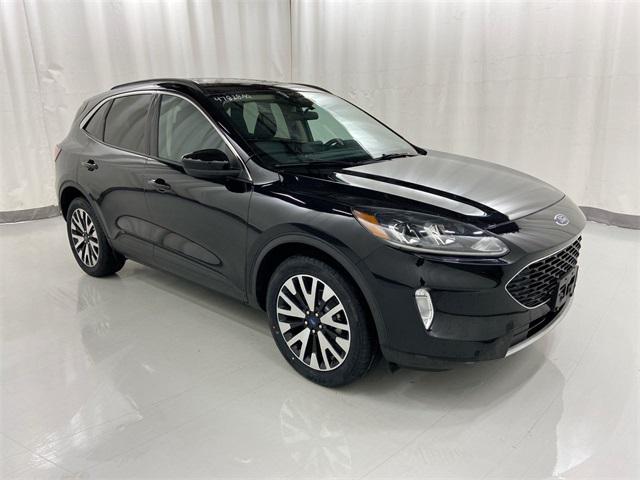 Photo of 2020 Agate Black Metallic Ford Escape