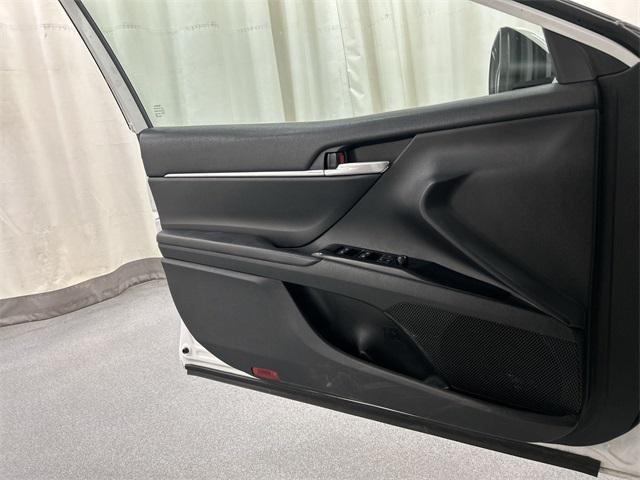 Photo of 2020 Wind Chill Pearl Toyota Camry
