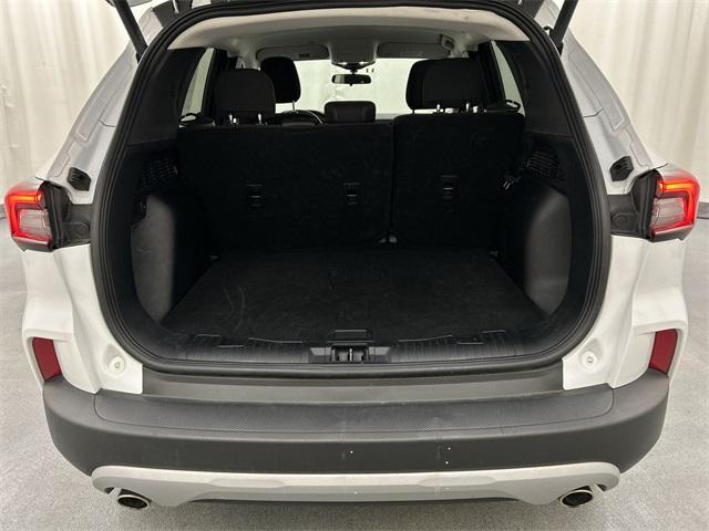 Photo of 2024 Oxford White Ford Escape
