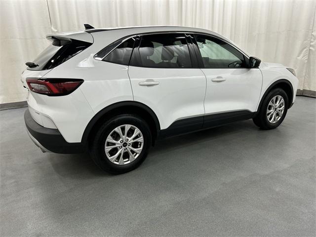 Photo of 2024 Oxford White Ford Escape