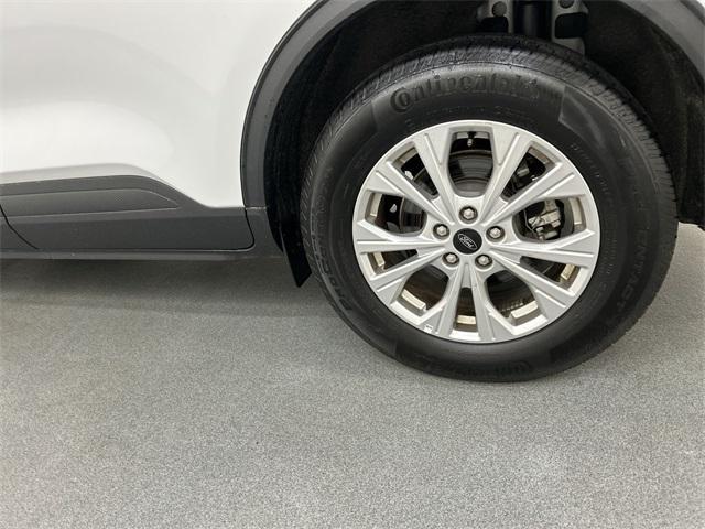 Photo of 2024 Oxford White Ford Escape
