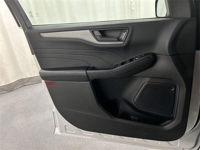 Photo of 2024 Oxford White Ford Escape