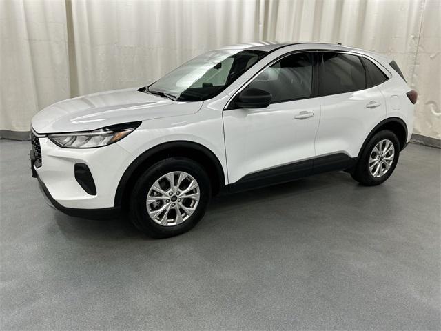 Photo of 2024 Oxford White Ford Escape