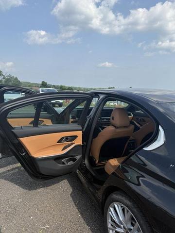 Photo of 2024 Black Sapphire Metallic BMW 330