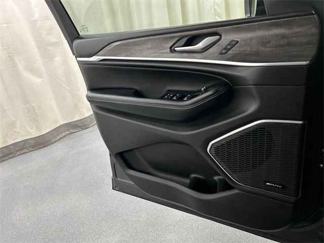 Photo of 2023 Baltic Gray Metallic Clearcoat Jeep Grand Cherokee