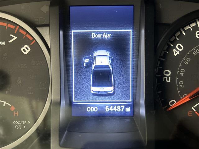 Photo of 2021 Super White Toyota Tacoma