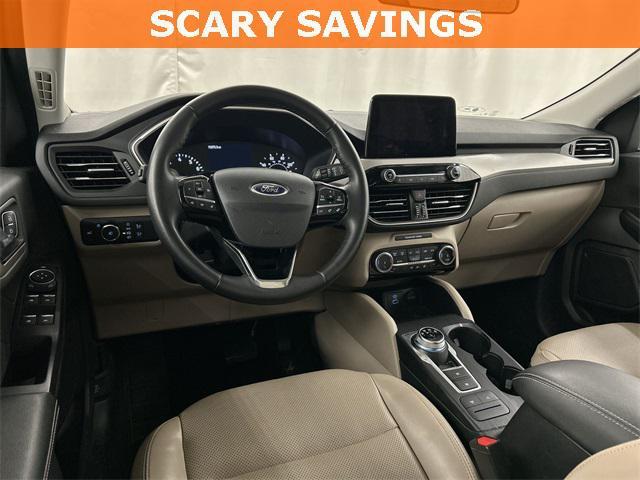 Photo of 2022 Star White Metallic Tri-Coat Ford Escape