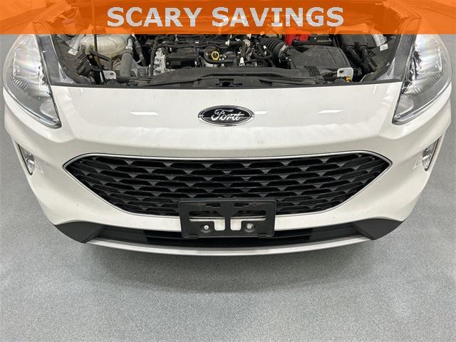 Photo of 2022 Star White Metallic Tri-Coat Ford Escape