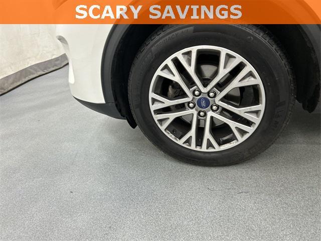 Photo of 2022 Star White Metallic Tri-Coat Ford Escape