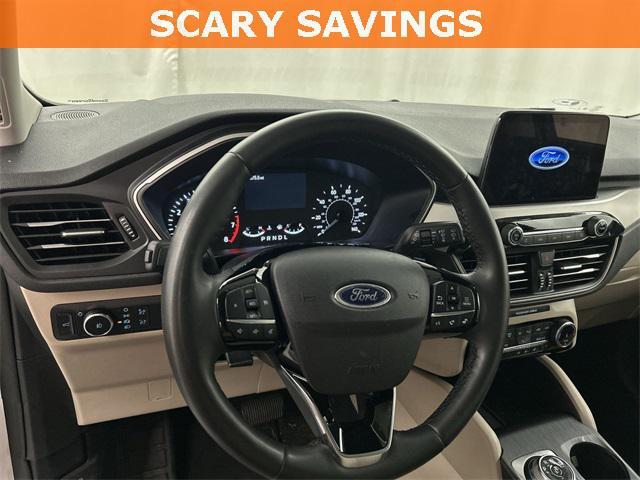 Photo of 2022 Star White Metallic Tri-Coat Ford Escape