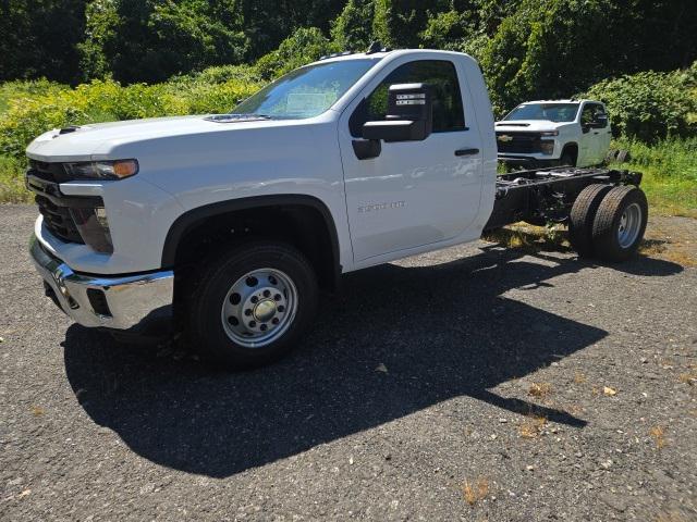 Photo of 2025 Summit White Chevrolet Silverado 3500